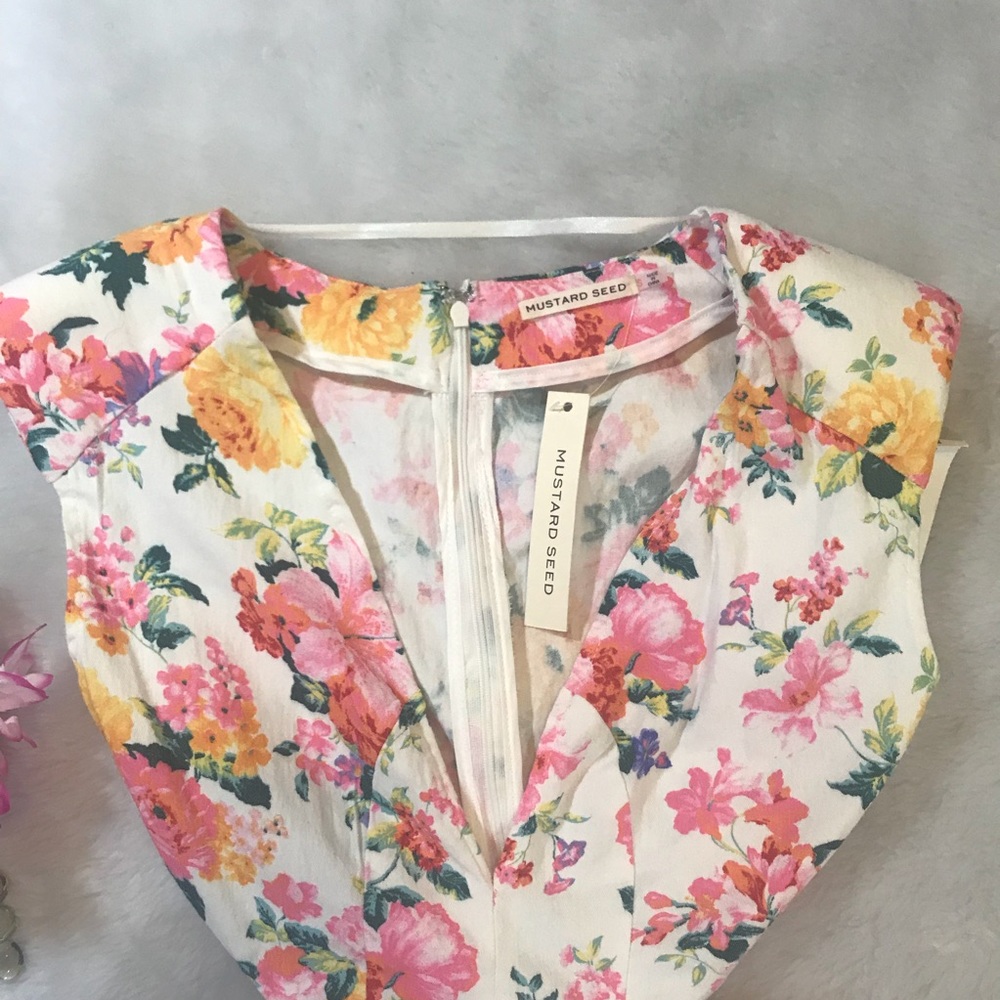 Beautiful floral dress - Picture 3 of 6